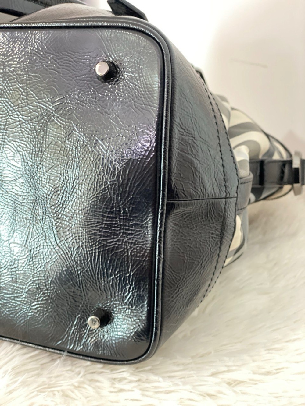 Burberry Beat Check Patent Tote • Made in Italy - Picture 7 of 15